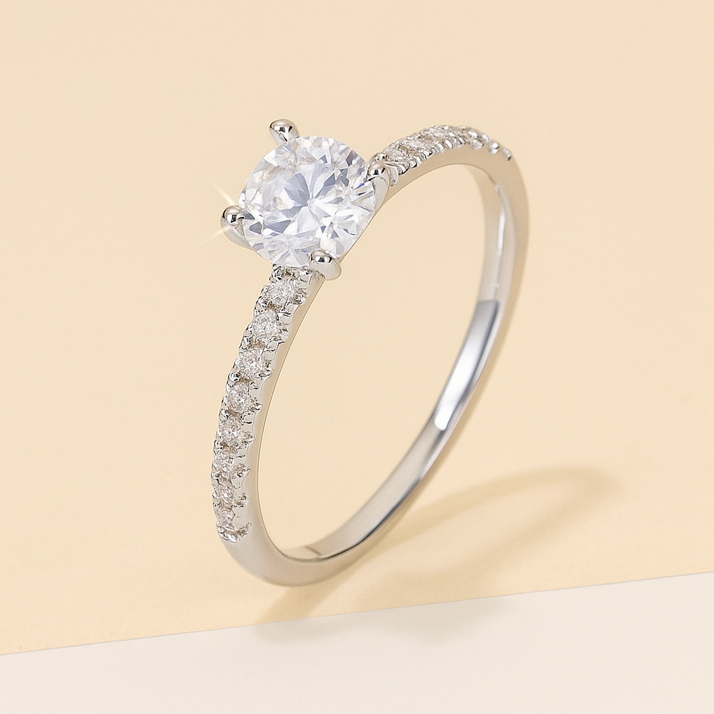 Elegante Minimalistische Verlovingsring met Vierpootzetting en Zirkonia