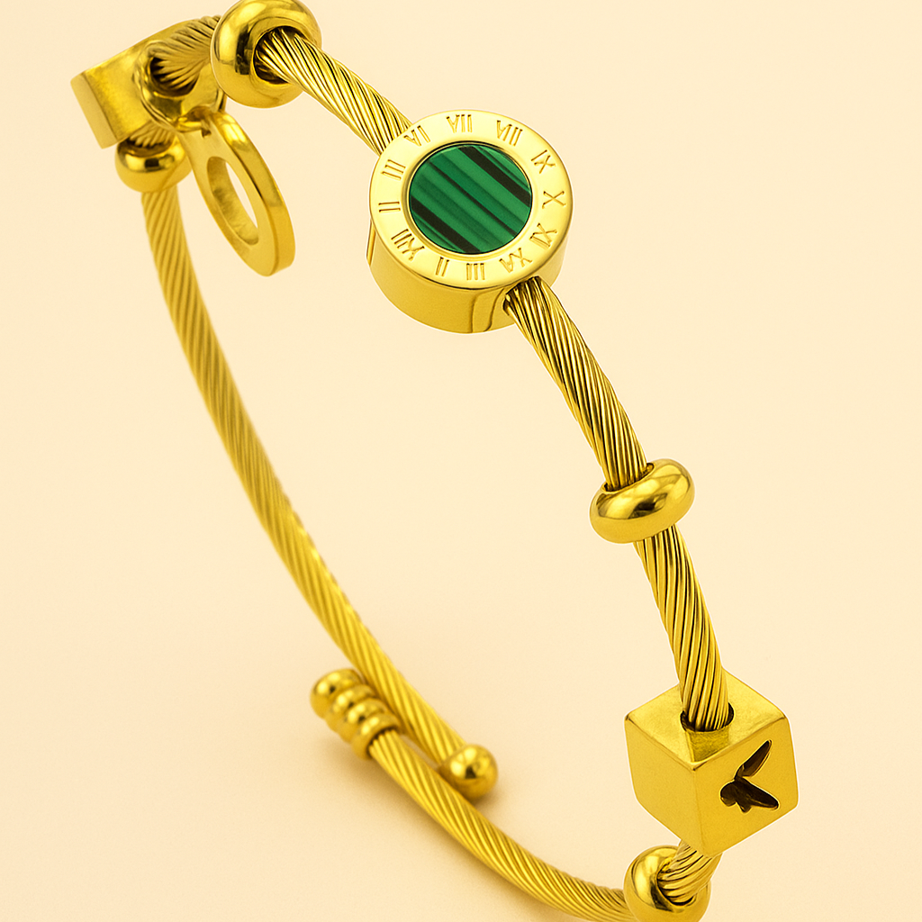 Elegante Gouden Manchetarmband met Groene Steen en Gouden Kralen