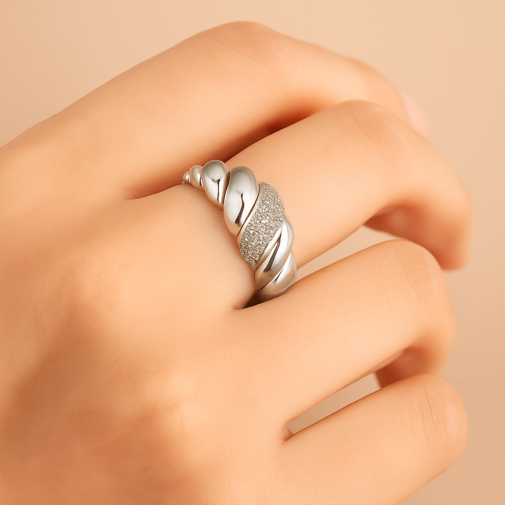 Exquise Croissant Ring – Licht Luxe Accessoire voor Dames