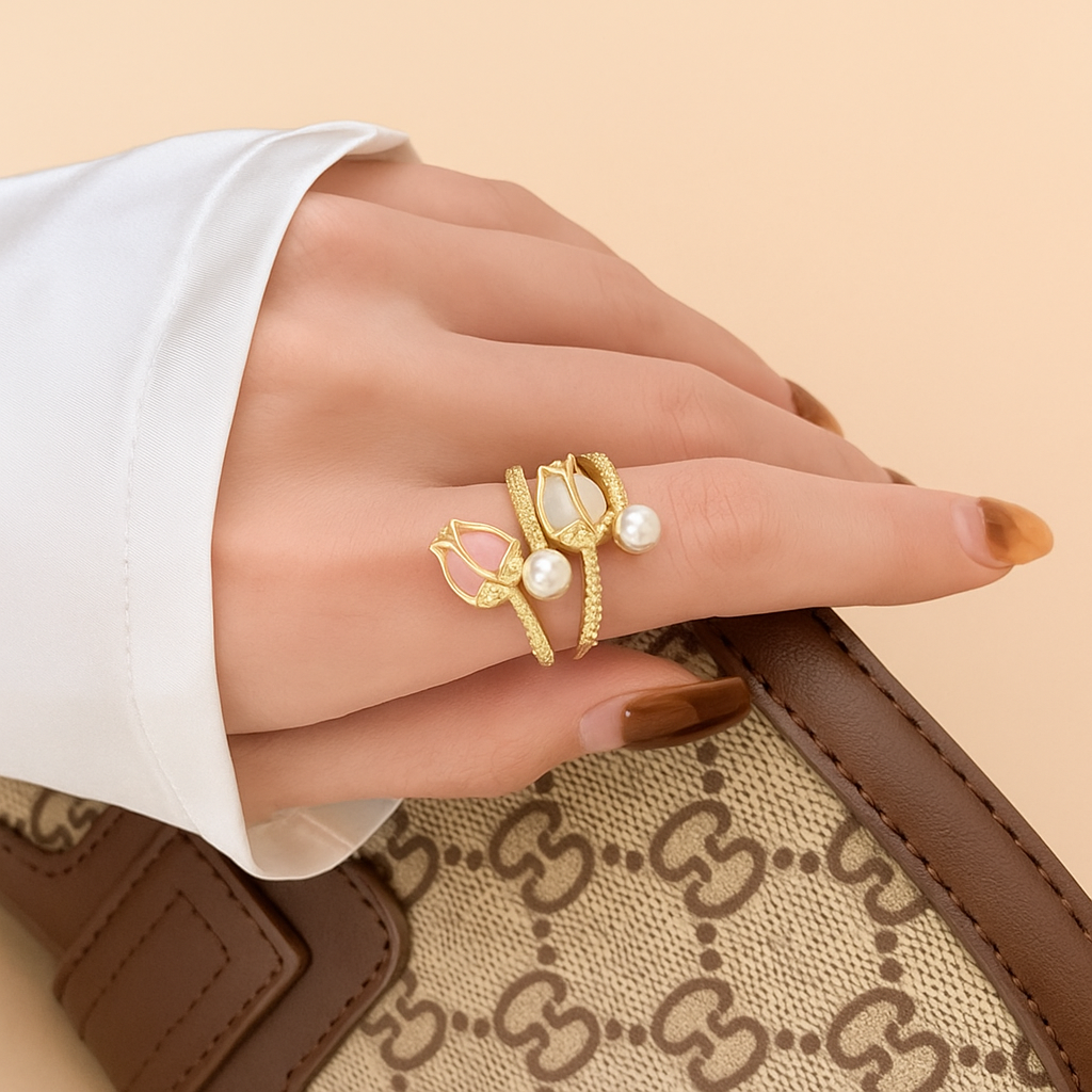 Tulpgeïnspireerde Ring – Knoopontwerp met Imitatieparel Detail