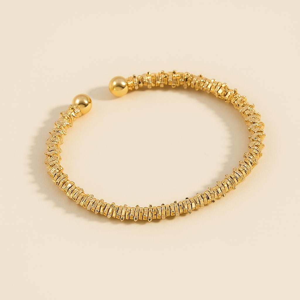 Gouden Manchetarmband voor Dames – Gotische Uitstraling