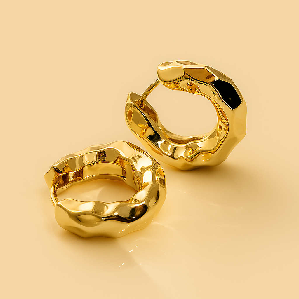 Elegante geplooide mini hoepeloorbellen in koper