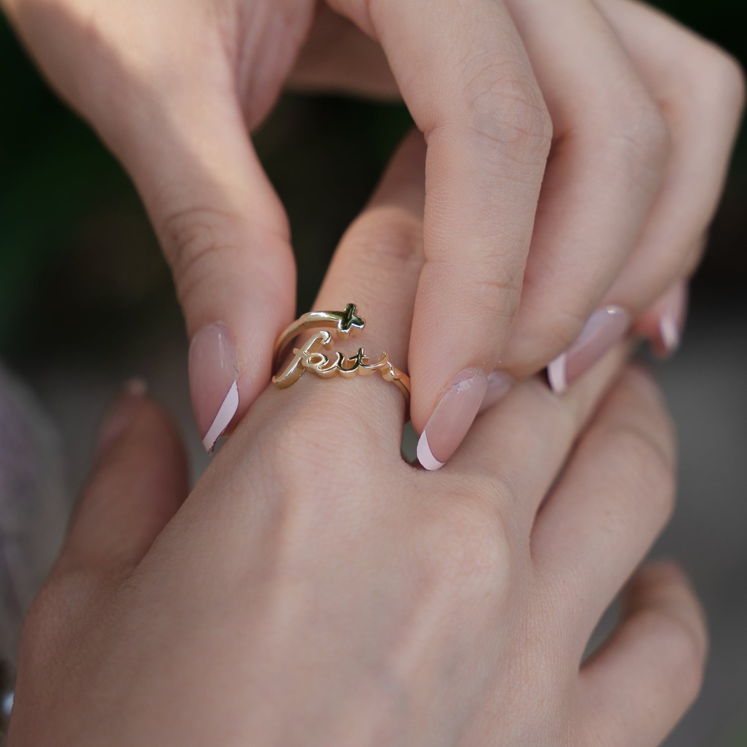 Pure Faith Ring – Tijdloos Symbool van Geloof