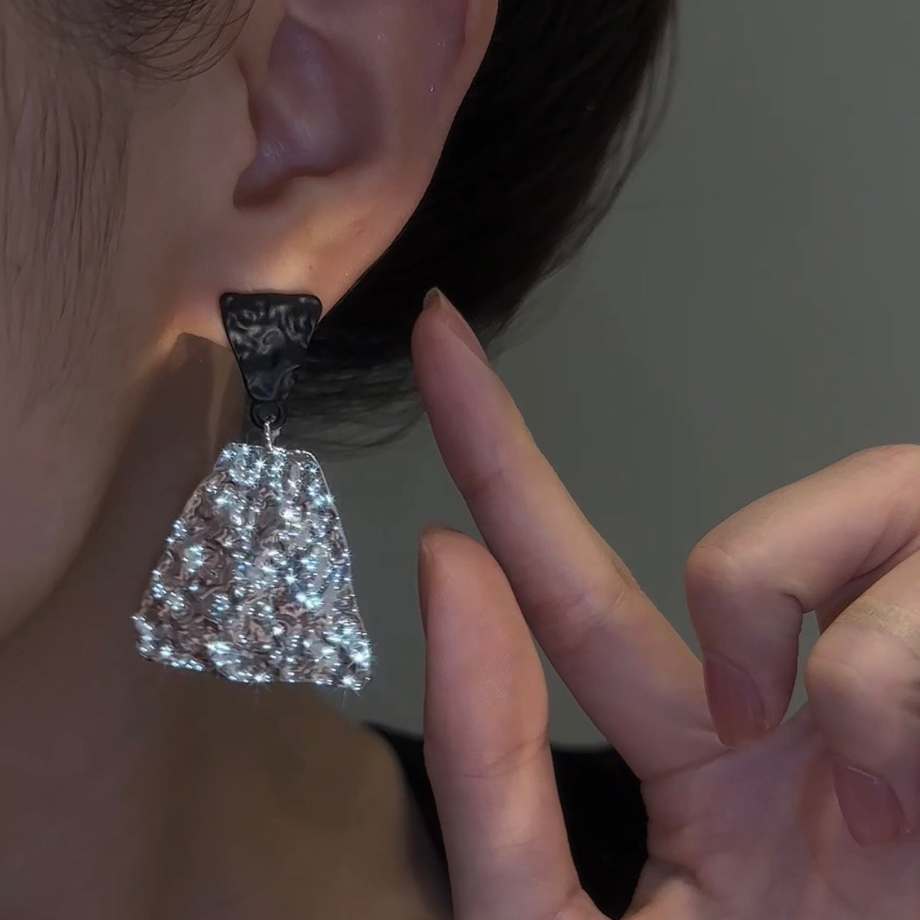 Zwart-witte colorblock-oorbellen