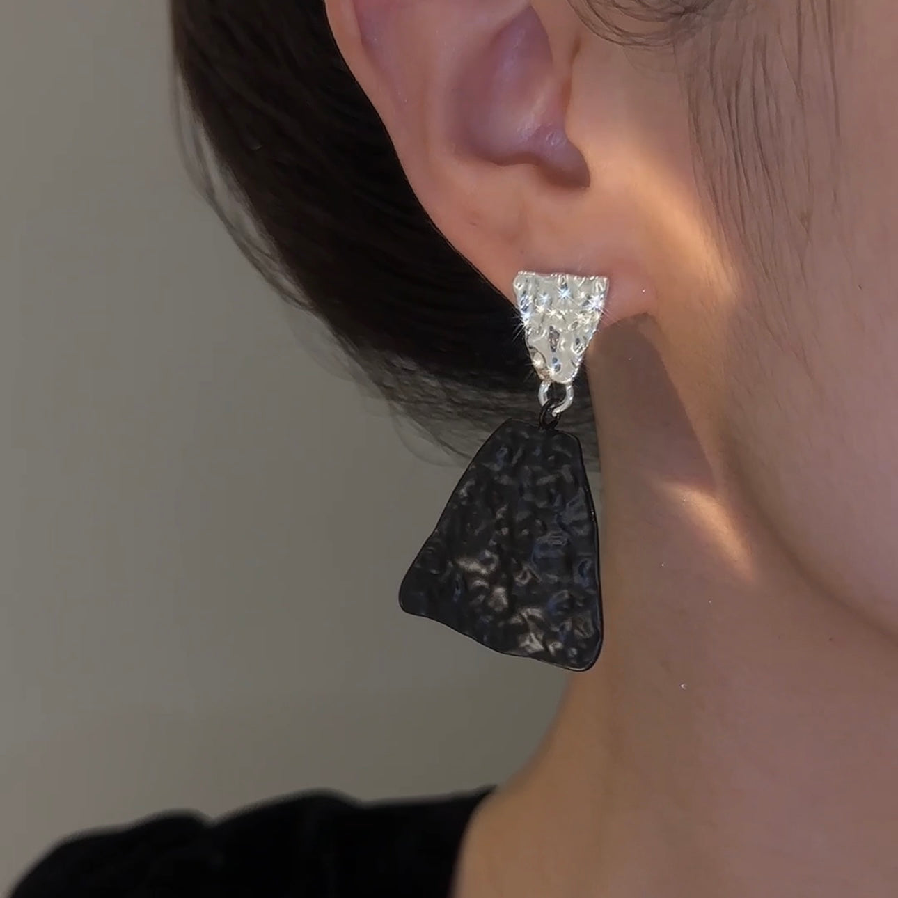 Zwart-witte colorblock-oorbellen