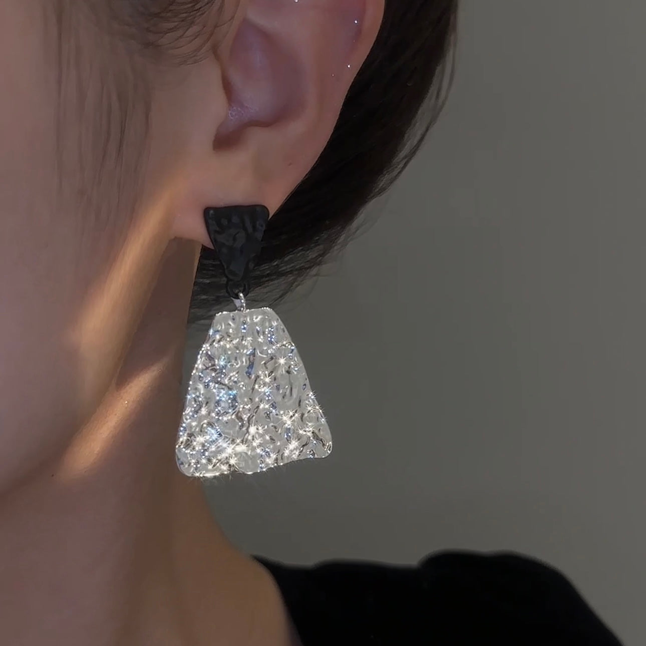 Zwart-witte colorblock-oorbellen