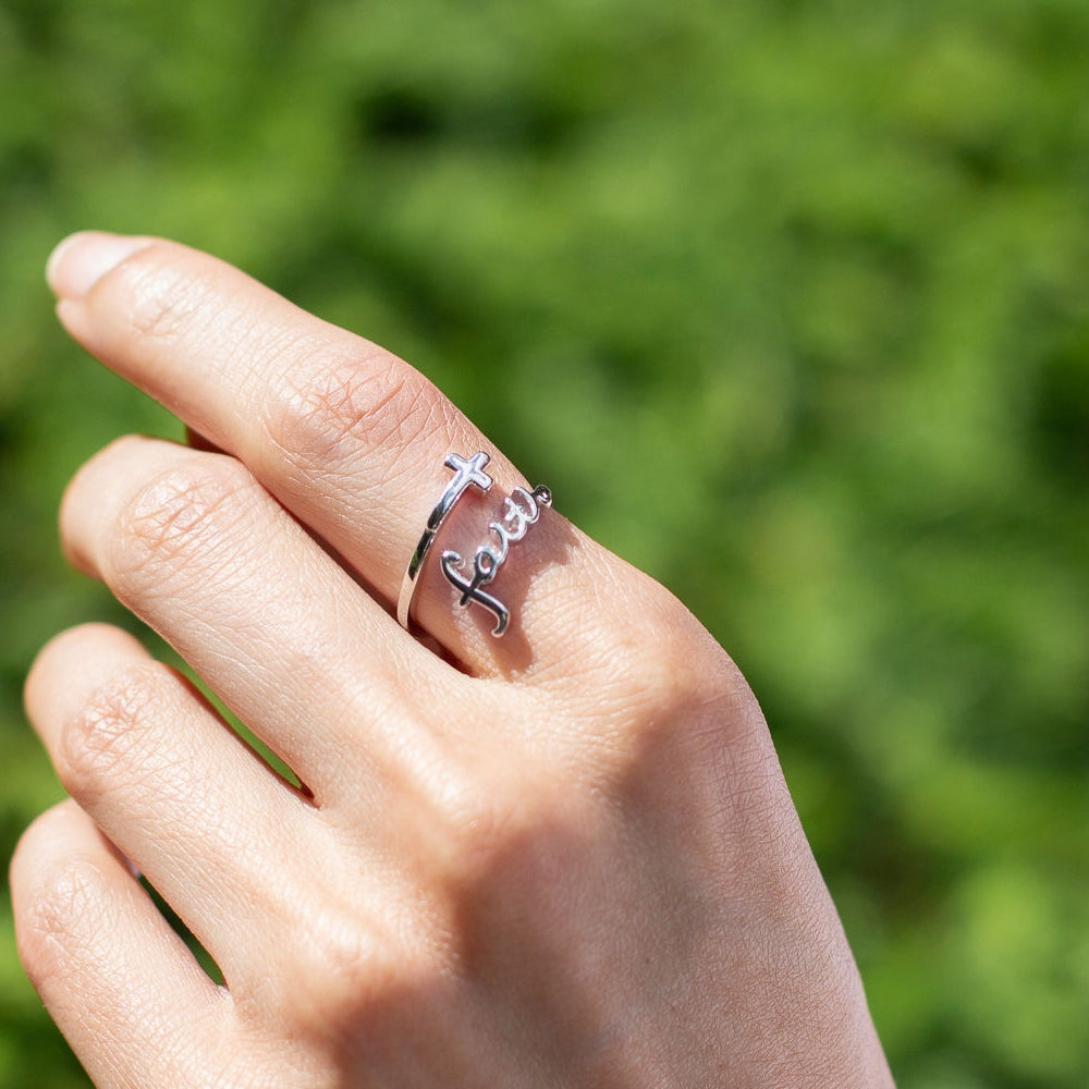 Pure Faith Ring – Tijdloos Symbool van Geloof