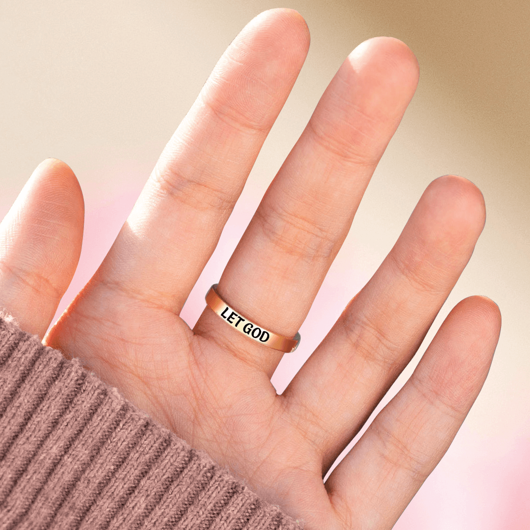 “Let God” Ring – Elegante Kruisring met Gouden Afwerking