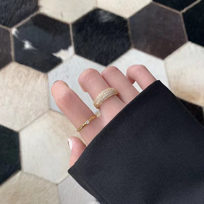 Gouden ring met kristallen koepel