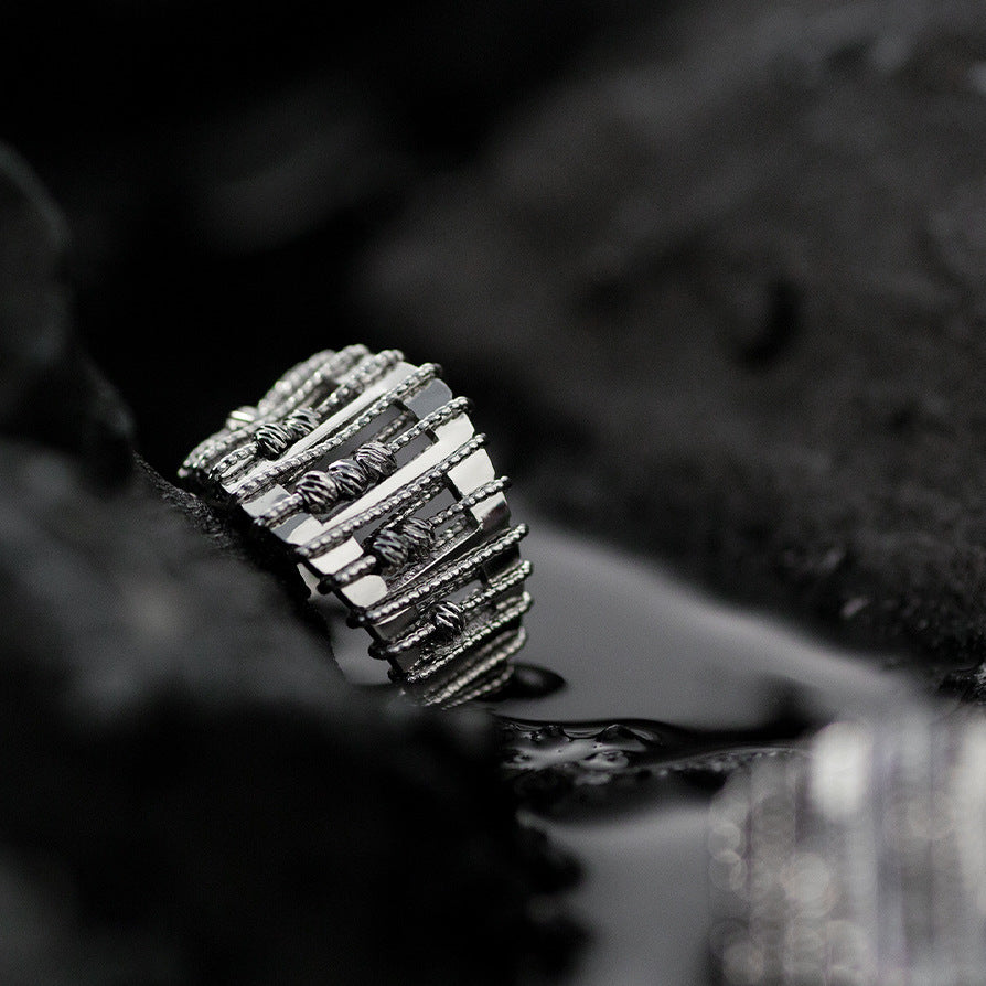 Opengewerkte, parelversierde, verstelbare ring