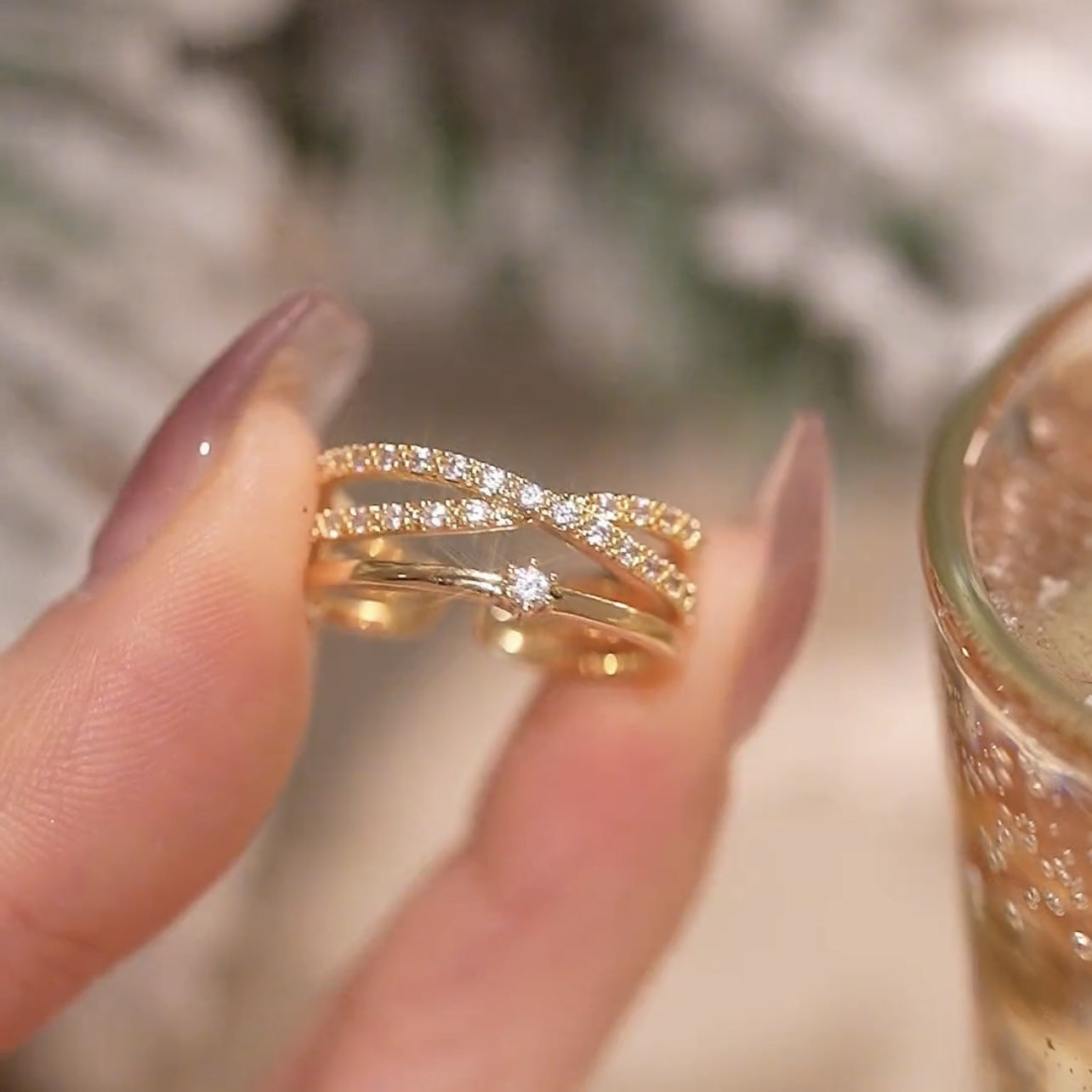 Kruis lagen delicate zirkonia ring