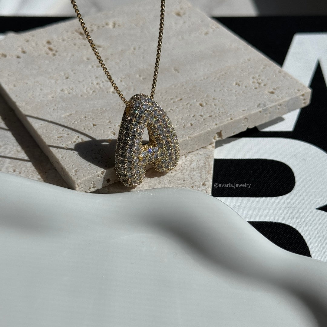 Bubbel initiaal diamanten ketting