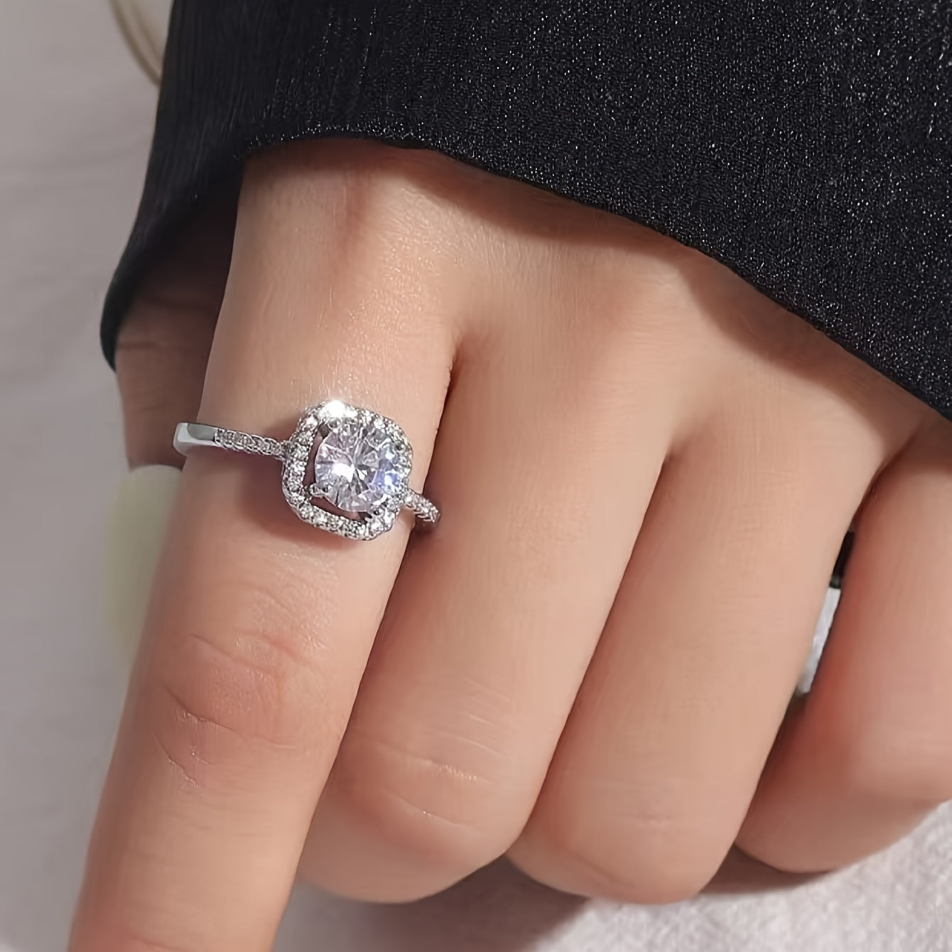 Elegante Verstelbare Vierkante Witgoudgeplateerde Ring met Synthetische Zirkonia