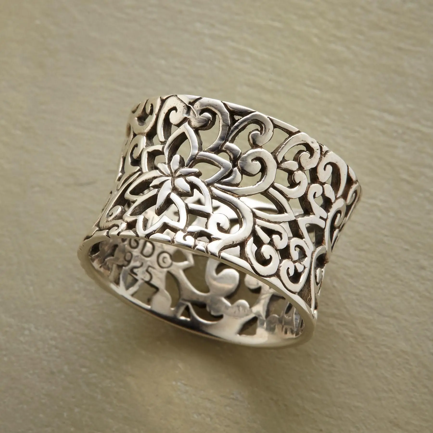 Bonnie – Vintage holle ring van zilver