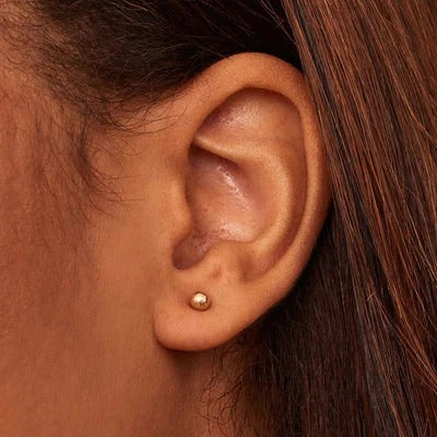 Klassieke Ronde Oorknopjes in Gepolijst 16K Goud